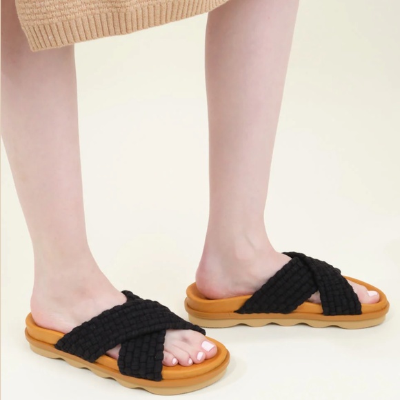 ❌ SOLD ❌  Crossover Wave Sandals *Handmade* *NWOT* - Picture 1 of 14